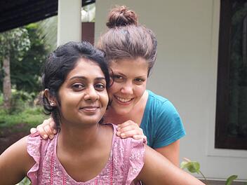 Nach sieben Jahren intensiven Briefkontakts trafen sich Cita Born(rechts) und Piumi Kumarapeli nun endlich in Piumis Heimat Sri Lanka. Foto: privat