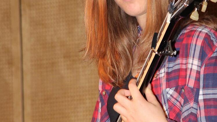 Die Schüler des Philipp-Schönborn-Gymnasiums Münnerstadt begeisterten bei ihrem Sommerkonzert mit Musik und Gesang. Foto: Dieter Britz