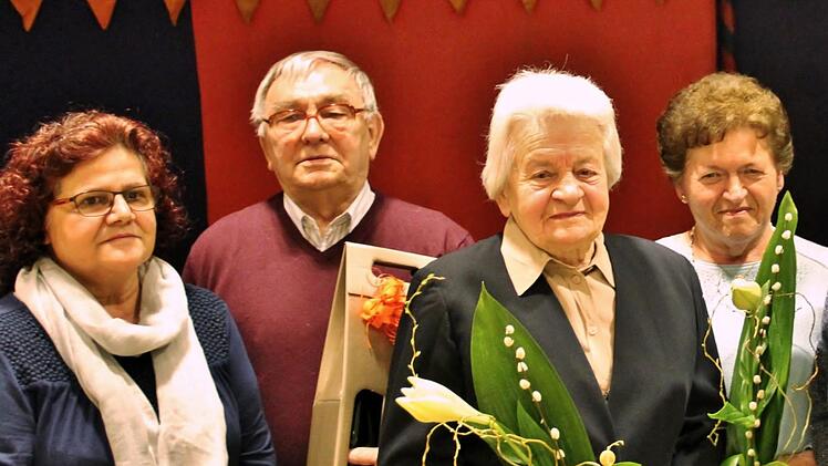 Für 25-jähriges Engagement wurden geehrt (von links): Alzira und Ewald Kos, Hermine Schimmel und Rosa Gröbner,  Foto: Werner Vogel