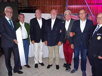 Die Gründungsmitglieder (von links) Elmar Demling, Dirk Brosge, Franz Wüst, Wilfried Ullmer, Michael Rauch, eingerahmt von Roland Köth (ganz links) und Roland Bartowitz (rechts).  Foto: Anton Then