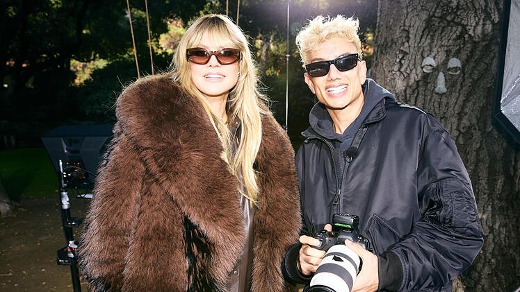 Heidi Klum und Fotograf Vijat Mohindra wollen von den Models Leidenschaft sehen.