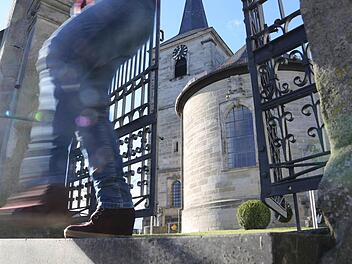 Die Diskussion um Bischof Tebartz-van Elst und einen Prunkbau haben im Kreis Kronach kaum Spuren hinterlassen. Die meisten Katholiken halten weiter fest zu ihrer Kirche. Die Austritte sind im Vergleich zum vergangenen Jahr kaum angestiegen.  Foto: Matthias Hoch