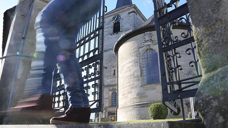 Die Diskussion um Bischof Tebartz-van Elst und einen Prunkbau haben im Kreis Kronach kaum Spuren hinterlassen. Die meisten Katholiken halten weiter fest zu ihrer Kirche. Die Austritte sind im Vergleich zum vergangenen Jahr kaum angestiegen.  Foto: Matthias Hoch