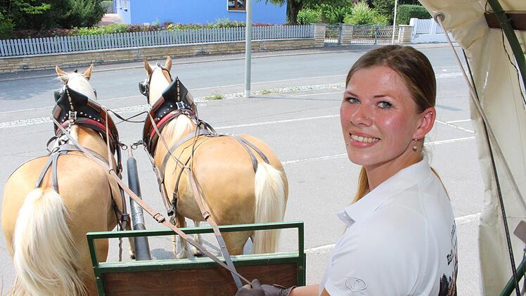 Hat die Zügel fest in der Hand: Karpfenkönigin Nina Hock