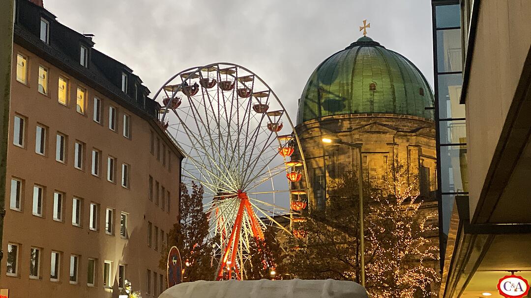 Glühwein, Bratwurst - Und Riesenrad: Winterdorf in Nürnberg eröffnet