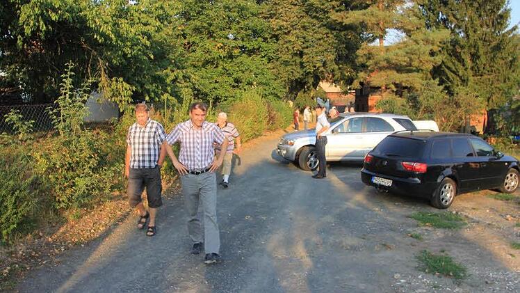Viel wurde über die Umwidmung einer Straße im Gemeinderat Maroldsweisach diskutiert. Eine Entscheidung - wie auf dem Foto zu sehen in Allertshausen - steht noch aus. Gemeinderat Stefan Böhm wies in der Sitzung darauf hin.  Archivfoto: Helmut Will