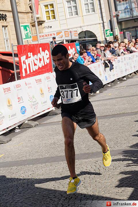 Weltkulturerbelauf 2017 in Bamberg: Der Zieleinlauf am Maxplatz