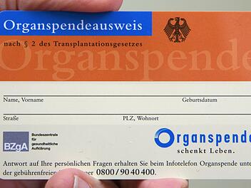 Eine Gruppe von Abgeordneten um&nbsp;Gesundheitsminister Spahn und den SPD-Politiker Lauterbach stellte in Berlin einen Gesetzentwurf f&uuml;r eine Widerspruchsl&ouml;sung beim Thema Organspende vor. Foto: Waltraud Grubitzsch/dpa-Zentralbild/dpa