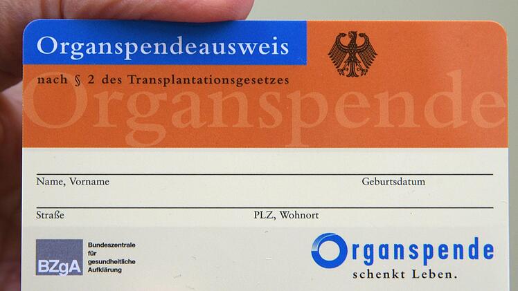 Eine Gruppe von Abgeordneten um&nbsp;Gesundheitsminister Spahn und den SPD-Politiker Lauterbach stellte in Berlin einen Gesetzentwurf f&uuml;r eine Widerspruchsl&ouml;sung beim Thema Organspende vor. Foto: Waltraud Grubitzsch/dpa-Zentralbild/dpa