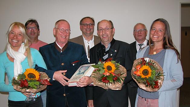 Der neu gewählte Vorstand der Sängergruppe: Ilona Seufert, Peter Seubert, der neue Vorsitzende der Sängergruppe Guy Ramon, Carsten Ahlers, Siegfried Gottwald (ehemaliger Vorsitzender), Elmar Brehm und Sabrina Seufert.