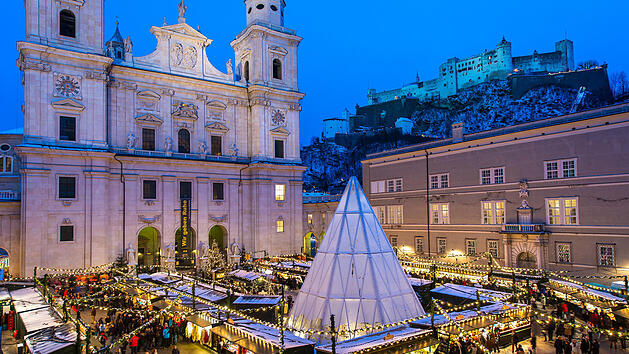 Der Salzburger Christkindlmarkt am Dom- und Residenzplatz ist bei Touristen aus aller Welt beliebt.