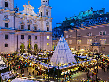 Der Salzburger Christkindlmarkt am Dom- und Residenzplatz ist bei Touristen aus aller Welt beliebt.