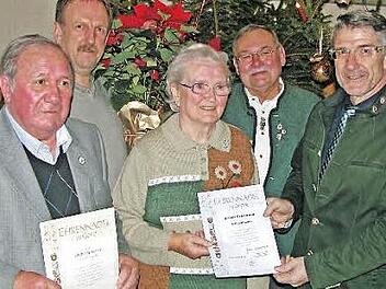 Der Obst- und Gartenbauverein Gestungshausen ehrte Mitglieder (von links): Siegfried Köhn, Reiner Kestel, Elfriede Eichhorn, Gerold Schlosser und Michael Busch.  Foto: Klaus Oelzner