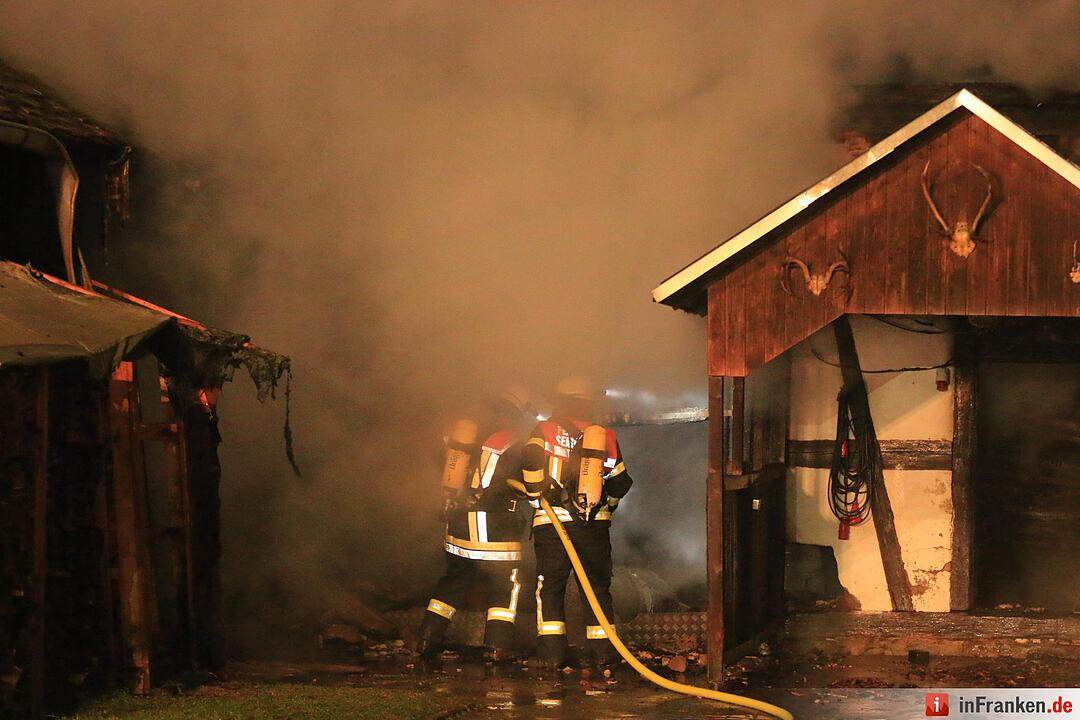 Großeinsatz: Scheunenbrand in Seigendorf