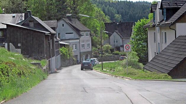 Der schlechte Fahrbahnzustand der Rosengasse vor dem Ausbau Foto: Thomas Haas, Regierung von Oberfranken
