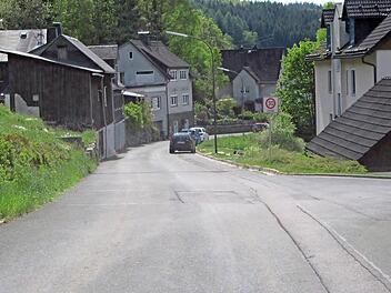 Der schlechte Fahrbahnzustand der Rosengasse vor dem Ausbau Foto: Thomas Haas, Regierung von Oberfranken