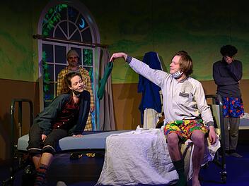Bei "Peter Pan", als Bühnenfassung für Kinder von Christian Schidlowsky  inszeniert und von Schauspielern des Theater Schloss Maßbach auf die Bühne gebracht, kann jeder Erwachsene überprüfen, ob er sich seine kindliche Fantasie bewahrt hat.