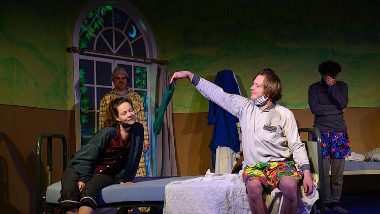 Bei "Peter Pan", als Bühnenfassung für Kinder von Christian Schidlowsky  inszeniert und von Schauspielern des Theater Schloss Maßbach auf die Bühne gebracht, kann jeder Erwachsene überprüfen, ob er sich seine kindliche Fantasie bewahrt hat.