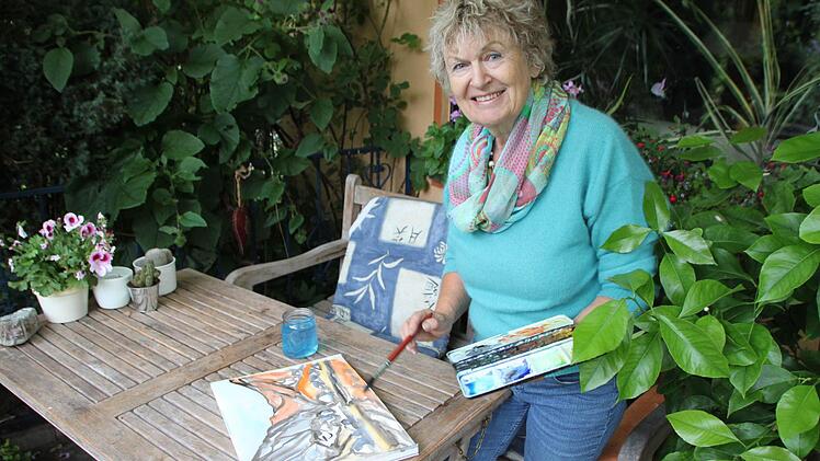 Noch ein letzter Pinselstrich, und schon ist das Gemälde von Johanna Kellermann fertig. Fotos: Sebastian Vogt