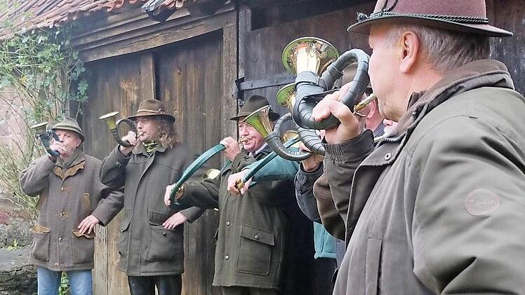 Die Hammelburger Jagdhornbläser sorgten für die Musik. Foto: Gerd Schaar