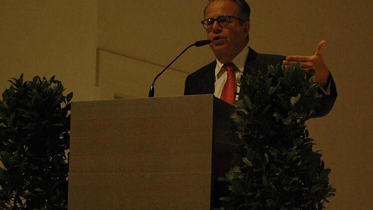 Frank-Jürgen Weise sprach in der Universitätsaula über Flüchtlingspolitik. Foto: Andreas Thamm
