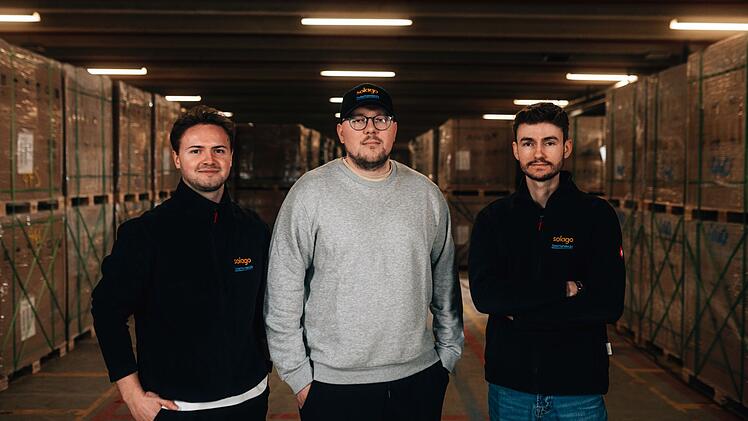 Ein eingespieltes Team: Die drei Gründer Janik Nolden, Julian Dienst und Kevin Malek bringen solago zusammen mit den über 150 Mitarbeitern nach vorne.