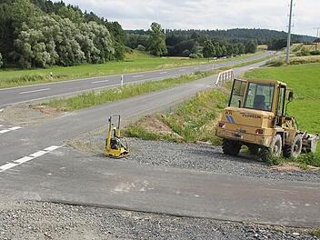In dieser Woche noch wurden die letzten Arbeiten erledigt, am Samstag wird der Radweg von Ermershausen (unser Bild) über Birkenfeld nach Schweinshaupten und Eichelsdorf mit einem großen Fest in Ermershausen eröffnet. Foto: Ralf Kestel
