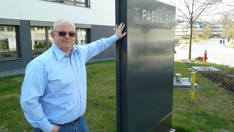Dirk Paessler vor seinem neuen Firmensitz im Nürnberger Nordostpark Foto: Matthias Litzlfelder