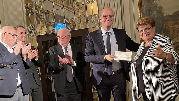 Unser Bild zeigt (von links): Anton Schick, Alexander Steinbeis, Hans-Ulrich Finger, Dirk Vogel und Martha Müller. Foto: Gerhild Ahnert