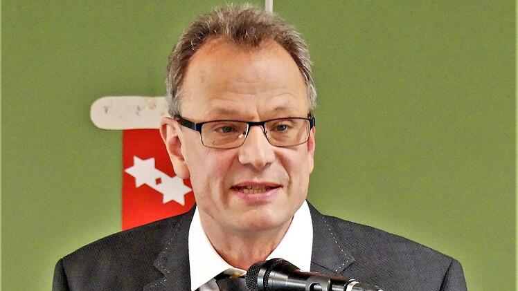 Schulleiter Ulrich Müller bei seiner Dankesrede. Foto: Margit Hofmann