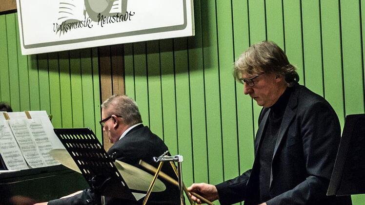 Impressionen vom Neujahrskonzert mit dem Musizierkreis Neustadt unter der Leitung von Norbert Luche.Foto: Jochen Berger