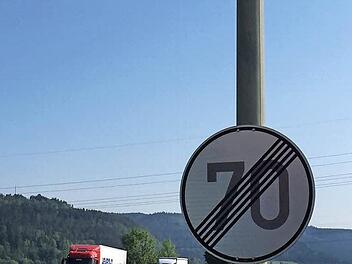 In Marktrodach wird mit Hilfe von Videoaufzeichnungen die Leistungsfähigkeit der Ampelanlage an der Kreuzung der beiden Bundesstraßen geprüft.  Foto: Alexander Löffler