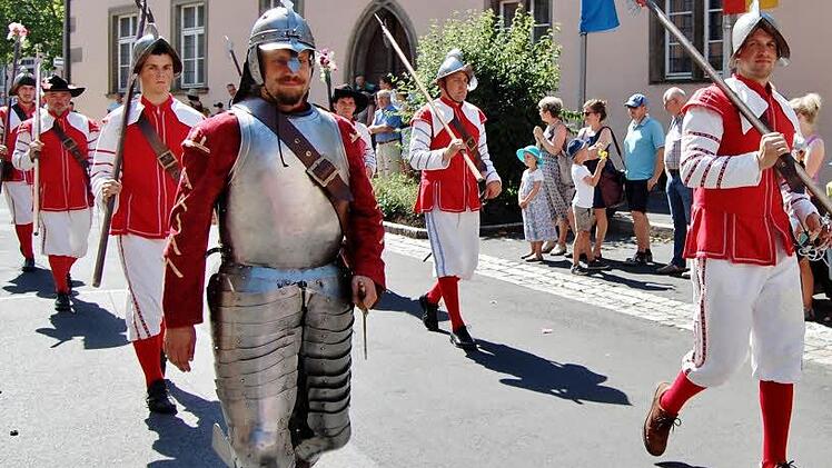 Beim Festumzug durch Münnerstadt. Foto: Sigismund von Dobschütz