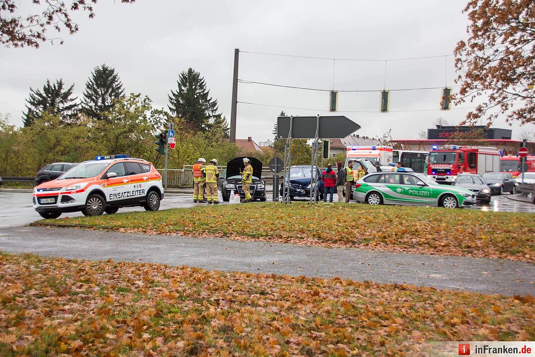 Kollision nach mutmaßlichem Rotlichtverstoß – Eine Person schwer verletzt