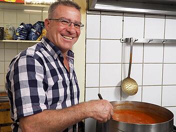 In Mario Minutellas Pizzeria "Vecchia Casa" geht nichts ohne Tomatensauce: in jedem seiner Gerichte ist sie ein Bestandteil. Foto: Theresa Schiffl.