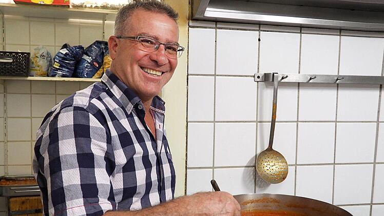 In Mario Minutellas Pizzeria "Vecchia Casa" geht nichts ohne Tomatensauce: in jedem seiner Gerichte ist sie ein Bestandteil. Foto: Theresa Schiffl.