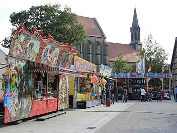 Kirchweihtreiben auf dem Domänen-Areal - im Hintergrund die Sonnefelder Klosterkirche. Foto: Alexandra Kemnitzer