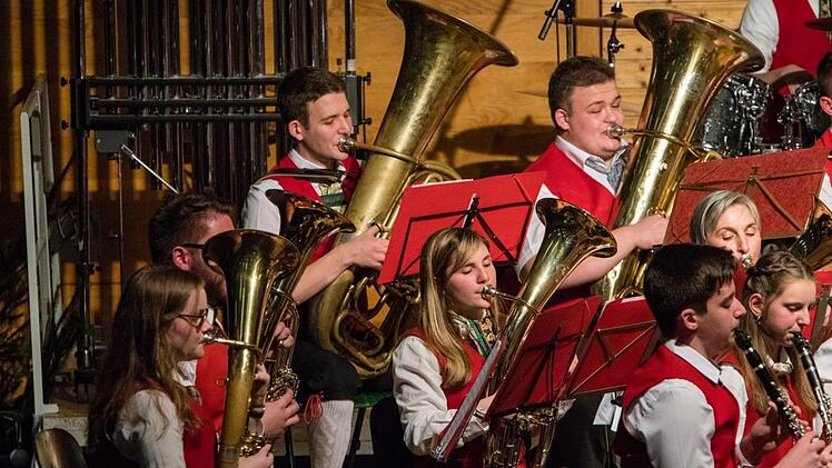 Impressionen vom Weihnachtskonzert in der Franz-Goebel-Halle in RödentalFoto: Vincent Kaibarta