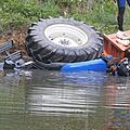 Feuerwehren und Bauern mussten sich um einen versunkenen Traktor im Kreis Haßberge kümmern. Symbolbild: Herse/News5
