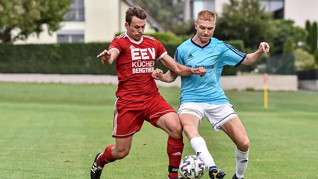 Auf die Dampfacher um Thiemo Persch (rechts) wartet zum Re-Start mit dem FC Bad Kissingen eine Spitzenmannschaft.  Foto: Ryan Evans