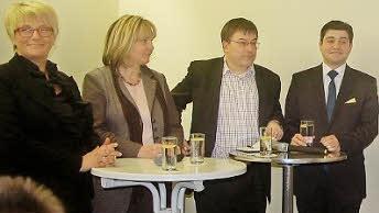Die Altstadtfreunde fühlten den sieben Bürgermeisterkandidaten auf den Zahn, es ging um Denkmalsanierungen und die Belebung der Innenstadt (von links): Martina Benzel-Weyh, Birgit Weber, Christian Müller, Jens-Uwe Peter.