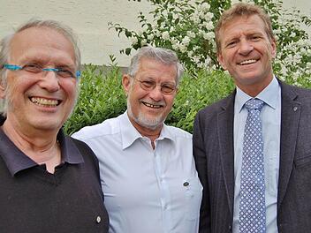 Landtagsabgeordneter Günther Felbinger (rechts) nach der Ehrung mit Herbert Schulze (links) und Otto Funck. Foto: Sigismund von Dobschütz