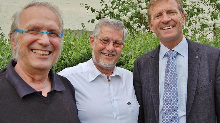 Landtagsabgeordneter Günther Felbinger (rechts) nach der Ehrung mit Herbert Schulze (links) und Otto Funck. Foto: Sigismund von Dobschütz