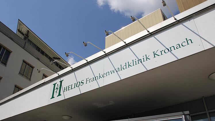 Die Politiker im Landkreis Kronach sehen den erneuten Wechsel in der Geschäftsführung der Helios-Frankenwaldklinik mit großer Skepsis. Foto: Marco Meißner