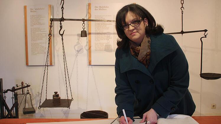 Adina Rösch hat Listen angelegt, in denen genau festgehalten wird, welche der kleinen Museumsgegenstände wohin verpackt wurden.