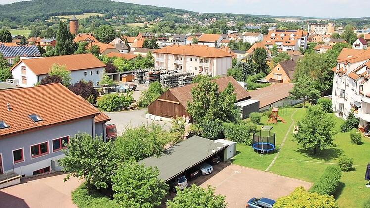 Lichtenfels aus 17 Metern Höhe. So weit kann man von der Drehleiter aus schauen.  Fotos: Tobias Kindermann