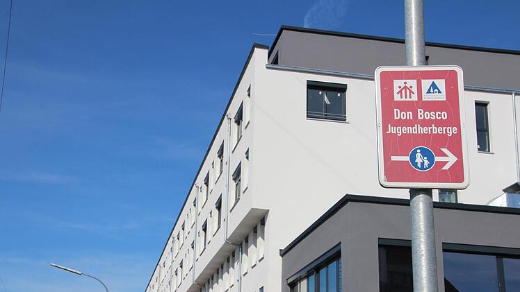 In den Neubau in der Bayreuther Stra&szlig;e in Forchheim kommt ein Sch&uuml;lerwohnheim, ein Hotel, eine Gastst&auml;tte und B&uuml;rofl&auml;chen. Die Jugendherberge in der Don-Bosco-Stra&szlig;e&nbsp;4 hingegen schlie&szlig;t zum 31. Mai komplett ihre Pforten. Foto: Ronald Heck