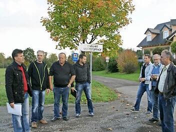 Am Oberauracher Wertstoffhof kommt es immer wieder zu Staus. Die Gemeinde wird deshalb im Frühjahr den Wertstoffhof erweitern, das beschloss der Bauausschuss am Dienstag vor Ort. Foto: sw