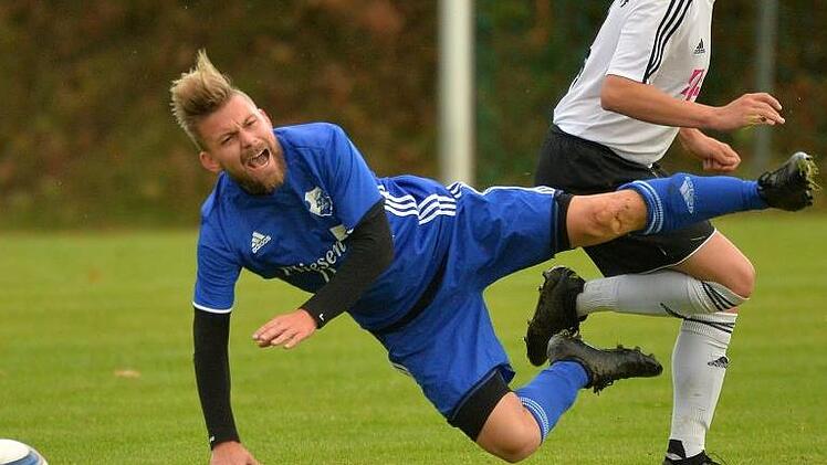 Spielertrainer Manuel Kilger ist mit der SpVgg Zeckern drauf und dran, die Tabellenf&uuml;hrung zu &uuml;bernehmen. Der Saisonendspurt k&ouml;nnte f&uuml;r die personell auf Kante gen&auml;hte Mannschaft aber noch schmerzhaft werden. Foto: Picturedreams/Archiv