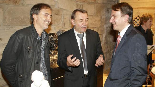 Fachsimpelten intensiv: Bildhauer Manfred Reinhart, Bürgermeister Oskar Ebert und Kunsthistoriker Matthias Liebel (von links).